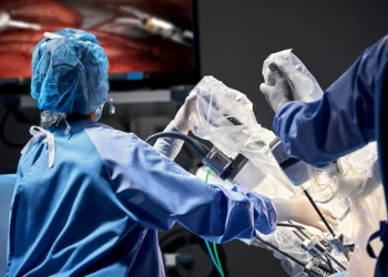 Cina Ukir Sejarah: Dokter Sukses Operasi Pasien 5.000 Km Jarak Jauh via Satelit