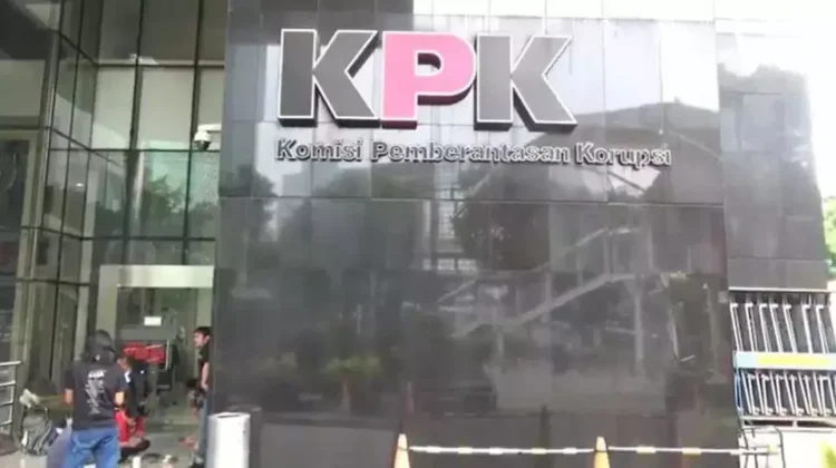 Ⓒ Hak cipta foto di atas dikembalikan sesungguhnya kepada pemilik foto Ⓒ Hak cipta foto di atas dikembalikan sesungguhnya kepada pemilik foto