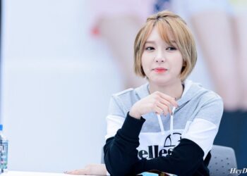 ChoA mantan member AOA saat berpose di Nanjing, China.