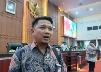 Kepala Satgas KPK RI Harun Hidayat memberikan arahan dalam rapat koordinasi pencegahan korupsi di DPRA.
