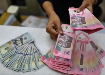 Direktur Eksekutif Celios, Bhima Yudhistira, memberikan analisis ekonomi terkait dampak pelemahan kurs Rupiah terhadap Dolar AS bagi daya beli masyarakat pedesaan.