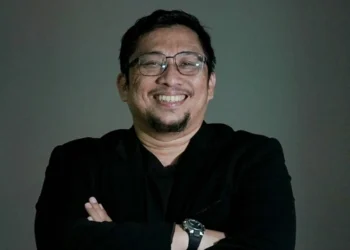 Eksistensi Intelektual Publik: Membaca Transformasi Feri Amsari di Tengah Bayang-Bayang Rocky Gerung