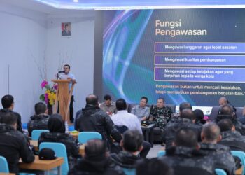 Wakil Ketua DPRK Banda Aceh Daniel Abdul Wahab saat memberikan materi di Retret Kepemimpinan.