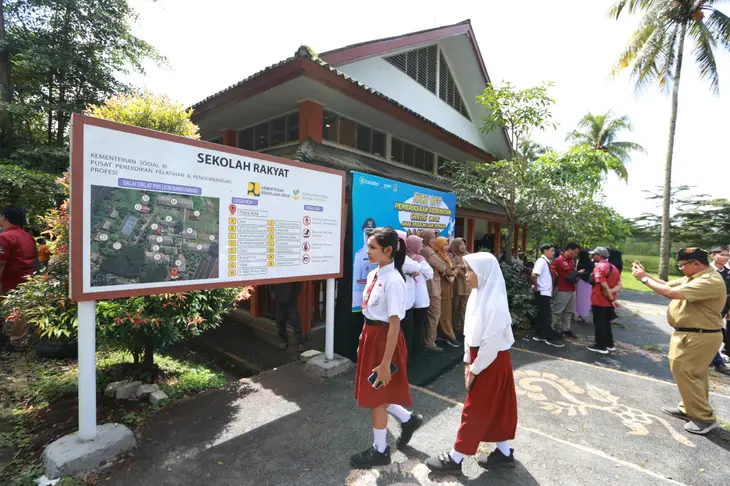 Ⓒ Hak cipta foto di atas dikembalikan sesungguhnya kepada pemilik foto Ⓒ Hak cipta foto di atas dikembalikan sesungguhnya kepada pemilik foto