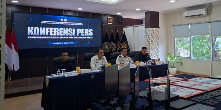 Ⓒ Hak cipta foto di atas dikembalikan sesungguhnya kepada pemilik foto Ⓒ Hak cipta foto di atas dikembalikan sesungguhnya kepada pemilik foto