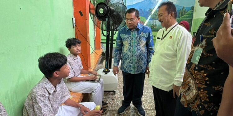 Ⓒ Hak cipta foto di atas dikembalikan sesungguhnya kepada pemilik foto