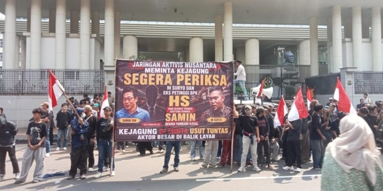Ⓒ Hak cipta foto di atas dikembalikan sesungguhnya kepada pemilik foto Ⓒ Hak cipta foto di atas dikembalikan sesungguhnya kepada pemilik foto