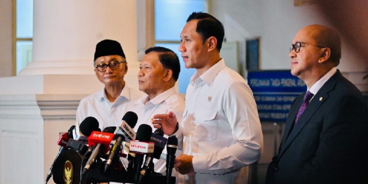 Ⓒ Hak cipta foto di atas dikembalikan sesungguhnya kepada pemilik foto Ⓒ Hak cipta foto di atas dikembalikan sesungguhnya kepada pemilik foto