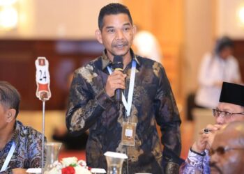 Foto Anggota DPD RI asal Aceh Azhari Cage saat memberikan keterangan terkait polemik Jaminan Kesehatan Aceh (JKA).