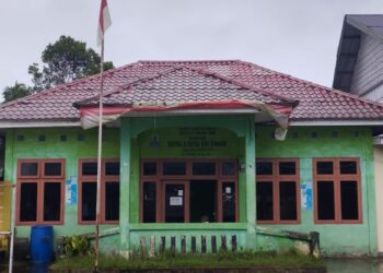 Pelayanan kesehatan Posyandu atau aktivitas warga di Desa Air Dingin, Kecamatan Simeulue Timur, Kabupaten Simeulue, terkait polemik pemberhentian tujuh kader secara sepihak.