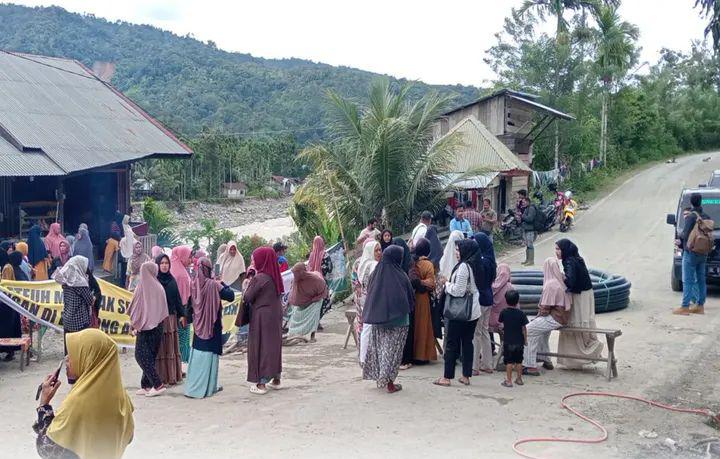 Ⓒ Hak cipta foto di atas dikembalikan sesungguhnya kepada pemilik foto Ⓒ Hak cipta foto di atas dikembalikan sesungguhnya kepada pemilik foto