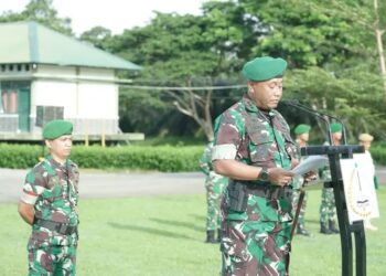Danrem 012/TU Kolonel Inf Windarto saat memimpin upacara bulanan di Lapangan Makorem Meulaboh.