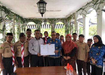 Penandatanganan kerja sama BNNK Pidie dengan Kwarcab Pramuka di DEHA Coffee