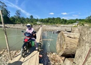 Warga Sawang Bangun Tiga Jembatan Darurat Swadaya