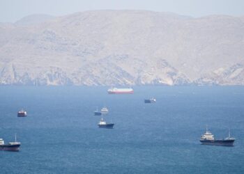 Aturan Baru Iran: Kapal Asing Wajib Izin di Selat Hormuz