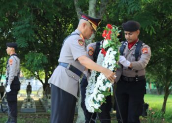 Peringati Hari Bhayangkara ke-80, Wakapolda Pimpin Upacara Ziarah Rombongan di TMP Banda Aceh
