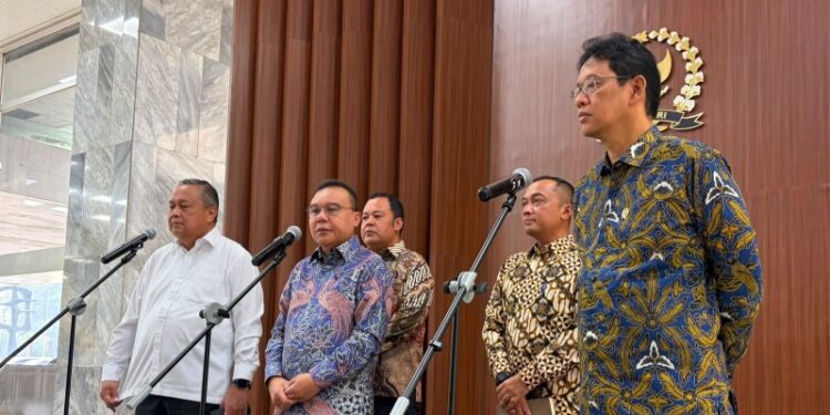 Ⓒ Hak cipta foto di atas dikembalikan sesungguhnya kepada pemilik foto Ⓒ Hak cipta foto di atas dikembalikan sesungguhnya kepada pemilik foto