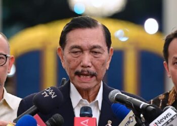 Luhut: Bansos Akan Diubah Jadi Cash Transfer Rp5,4 Juta