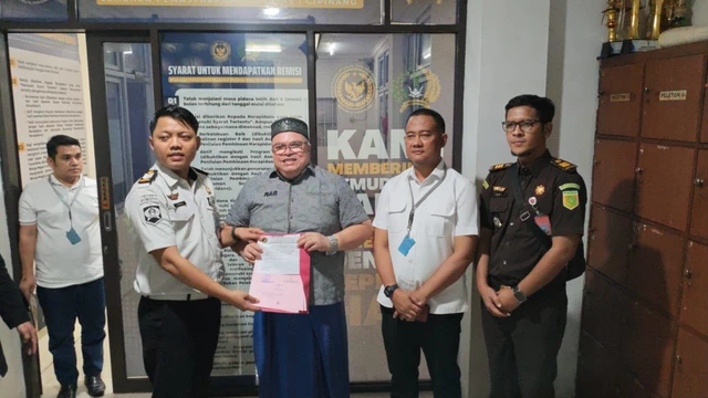 Ⓒ Hak cipta foto di atas dikembalikan sesungguhnya kepada pemilik foto Ⓒ Hak cipta foto di atas dikembalikan sesungguhnya kepada pemilik foto