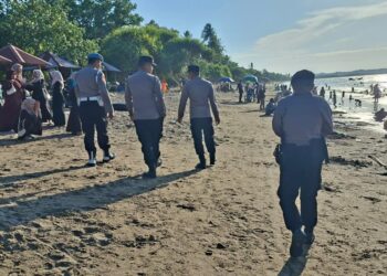 Polisi Siaga Amankan Pantai Lancok Saat Libur Idul Adha