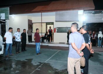 Target Tiga Emas, Kapolres Lhokseumawe Resmi Lepas Tim Karate ke Piala Kapolri