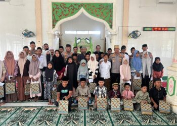 Senyum 60 Anak Yatim Warnai Jumat Berkah Bersama Kapolres Lhokseumawe di Geureudong Pase