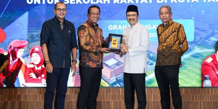 Ⓒ Hak cipta foto di atas dikembalikan sesungguhnya kepada pemilik foto Ⓒ Hak cipta foto di atas dikembalikan sesungguhnya kepada pemilik foto