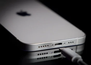 Tidak Bisa Diperbaiki Lewat Update, Celah Keamanan “usbliter8” Intai Pengguna iPhone Lawas
