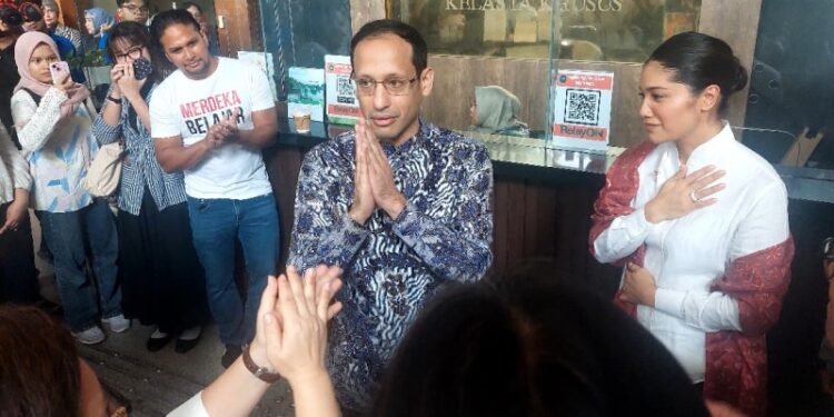 Ⓒ Hak cipta foto di atas dikembalikan sesungguhnya kepada pemilik foto Ⓒ Hak cipta foto di atas dikembalikan sesungguhnya kepada pemilik foto