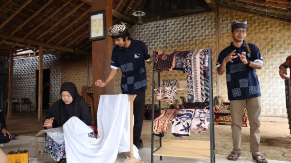 Ⓒ Hak cipta foto di atas dikembalikan sesungguhnya kepada pemilik foto Ⓒ Hak cipta foto di atas dikembalikan sesungguhnya kepada pemilik foto