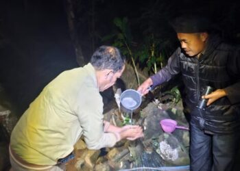 Kunjungi Gunung Padang, PWI Jalani Tradisi Air Kehidupan