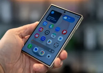 Hands-on Samsung Galaxy Z Fold 8: Desain Baru, Lipatan Hilang