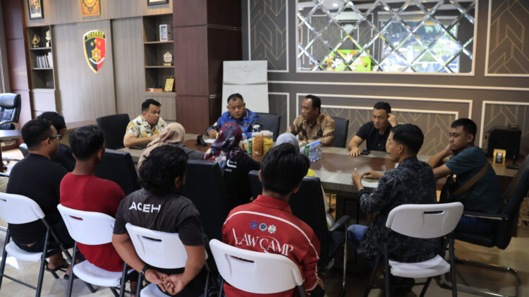 Ⓒ Hak cipta foto di atas dikembalikan sesungguhnya kepada pemilik foto Ⓒ Hak cipta foto di atas dikembalikan sesungguhnya kepada pemilik foto