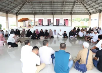 Dirut Bank Aceh dan Jamaah Haji Kloter 2 Ziarahi Makam Habib Bugak, Teladani Semangat Wakaf Sepanjang Zaman