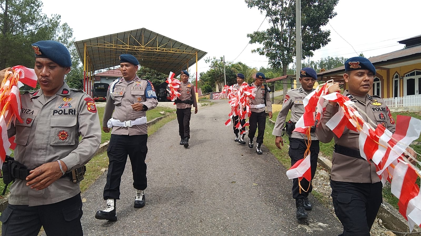 Ⓒ Hak cipta foto di atas dikembalikan sesungguhnya kepada pemilik foto Ⓒ Hak cipta foto di atas dikembalikan sesungguhnya kepada pemilik foto
