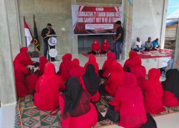 Muda Seudang-Putroe Aceh Gelar Doa Bersama dan Bagikan Bendera Merah Putih Peringati Damai Aceh