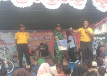 Jalan Sehat Meriahkan HUT ke-81 RI di Kecamatan Sakti