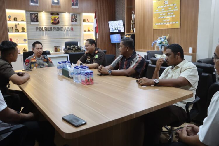 Ⓒ Hak cipta foto di atas dikembalikan sesungguhnya kepada pemilik foto Ⓒ Hak cipta foto di atas dikembalikan sesungguhnya kepada pemilik foto