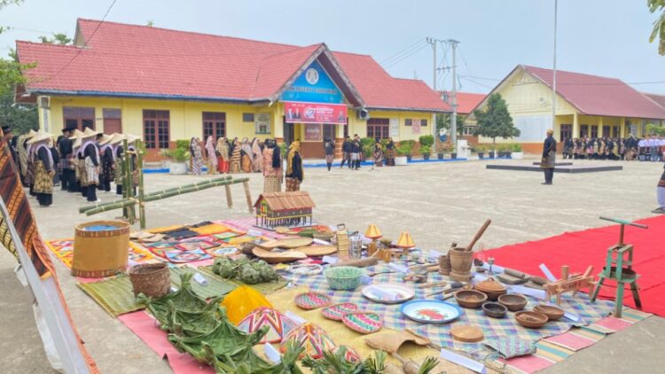Ⓒ Hak cipta foto di atas dikembalikan sesungguhnya kepada pemilik foto Ⓒ Hak cipta foto di atas dikembalikan sesungguhnya kepada pemilik foto