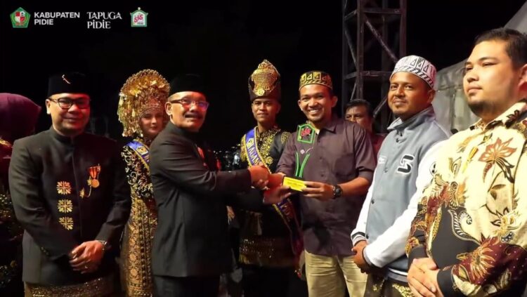 Ⓒ Hak cipta foto di atas dikembalikan sesungguhnya kepada pemilik foto Ⓒ Hak cipta foto di atas dikembalikan sesungguhnya kepada pemilik foto