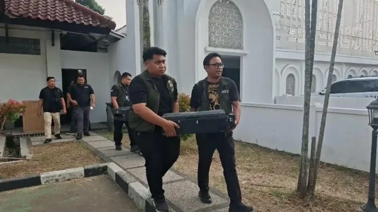 Ⓒ Hak cipta foto di atas dikembalikan sesungguhnya kepada pemilik foto Ⓒ Hak cipta foto di atas dikembalikan sesungguhnya kepada pemilik foto