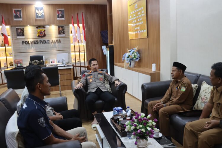 Ⓒ Hak cipta foto di atas dikembalikan sesungguhnya kepada pemilik foto Ⓒ Hak cipta foto di atas dikembalikan sesungguhnya kepada pemilik foto