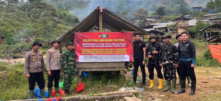 Ⓒ Hak cipta foto di atas dikembalikan sesungguhnya kepada pemilik foto Ⓒ Hak cipta foto di atas dikembalikan sesungguhnya kepada pemilik foto