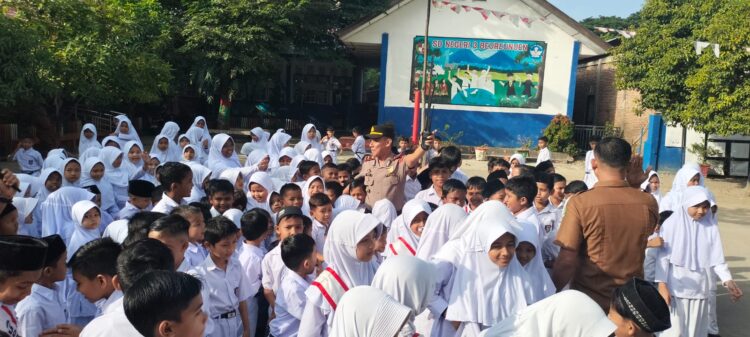 Ⓒ Hak cipta foto di atas dikembalikan sesungguhnya kepada pemilik foto Ⓒ Hak cipta foto di atas dikembalikan sesungguhnya kepada pemilik foto