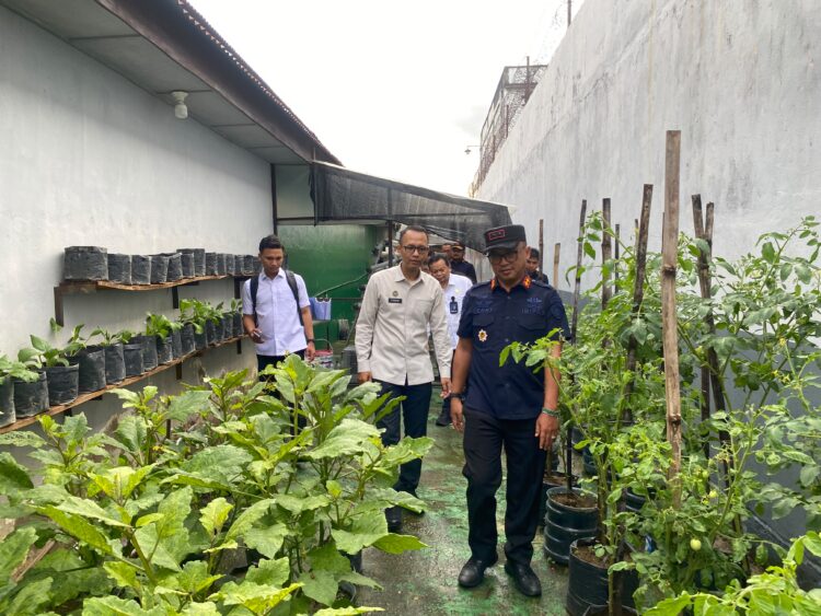 Ⓒ Hak cipta foto di atas dikembalikan sesungguhnya kepada pemilik foto Ⓒ Hak cipta foto di atas dikembalikan sesungguhnya kepada pemilik foto