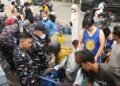Atasi Krisis Karhutla, TNI AL Pasok Air Bersih di Kalbar