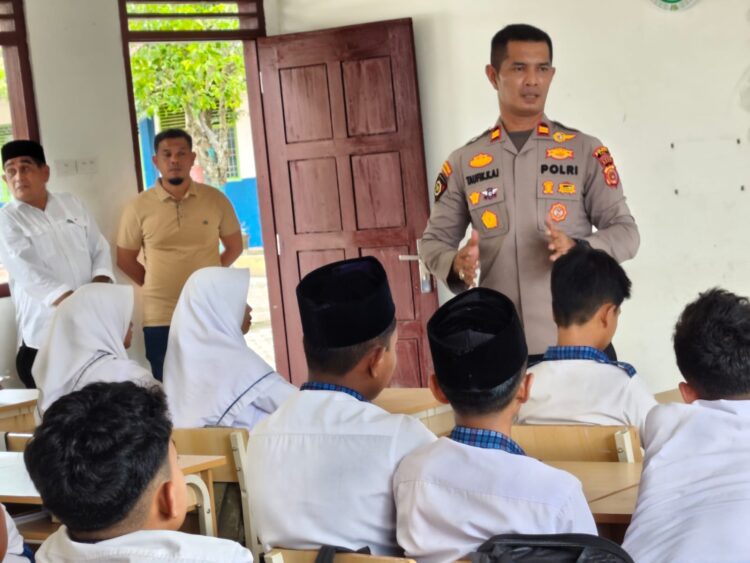 Ⓒ Hak cipta foto di atas dikembalikan sesungguhnya kepada pemilik foto Ⓒ Hak cipta foto di atas dikembalikan sesungguhnya kepada pemilik foto