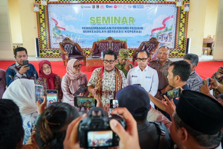 Ⓒ Hak cipta foto di atas dikembalikan sesungguhnya kepada pemilik foto Ⓒ Hak cipta foto di atas dikembalikan sesungguhnya kepada pemilik foto