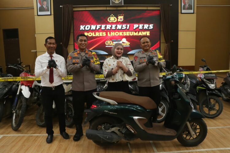 Ⓒ Hak cipta foto di atas dikembalikan sesungguhnya kepada pemilik foto Ⓒ Hak cipta foto di atas dikembalikan sesungguhnya kepada pemilik foto