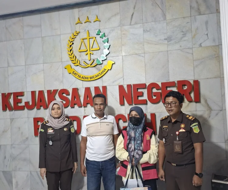 Ⓒ Hak cipta foto di atas dikembalikan sesungguhnya kepada pemilik foto Ⓒ Hak cipta foto di atas dikembalikan sesungguhnya kepada pemilik foto